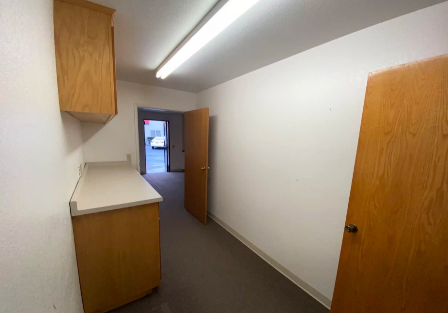 Convenient Commercial Office